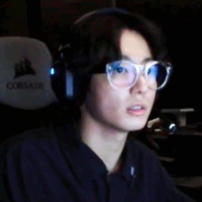 imadebyjk's profile picture. bangtan y yo leyendo pjo !