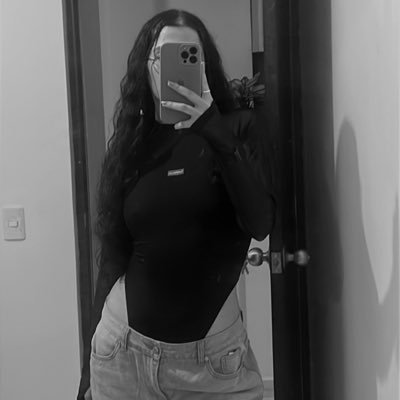 pobremuchacha's profile picture. Buena para escribir sobre temas serios e hijueputear en Twitter.