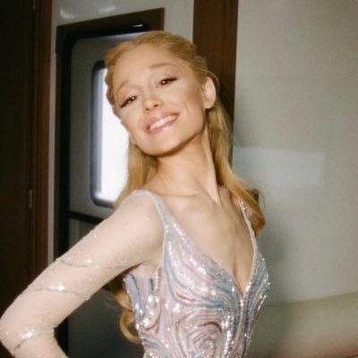 eternalopalite's profile picture. professional ariana grande and taylor swift enthusiast SWT - 6/10/19 + 11/22/19 || EST - 7/9/26☀️