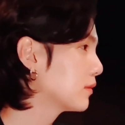 Ompeng's profile picture. Fan Account 🄱🅃🅂🅈🄴🄰🅁🔞 아미 #BTS Bias: Yoongi💜PTDLV💜DDaySG💜HOTSBLYN💜 RSETPA💜🚫SHIPPERS/SOLOS 🌺Silver ARMY 🌸Virgo🇺🇸🇵🇭 IG: ot7madre1 TT: mysuga2019