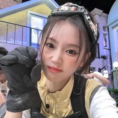 twibloomm's profile picture. 