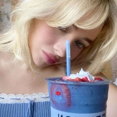 imwagineari's profile picture. 🏡 : sweetener is my safe place | stanpage ☆