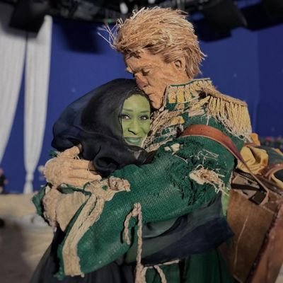 ShowgirlTDEista's profile picture. I'm just a fangirl trying to find a place in this world 💌