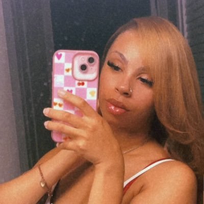 jeanece_'s profile picture. 