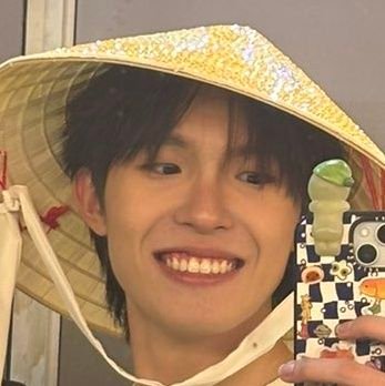 iF0RLYKN's profile picture. ๑ela/dela๑ -!24y!- @hongshihoshi03 ✯ eu q deito nos peitões do force enquanto a gnt escuta lykn e assiste boys in love