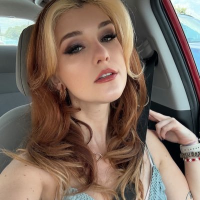 AllieBeggs_'s profile picture. 💖💜💙 | 30 | she/her | Post Production Lead at CatFace | i edit Minecraft videos for a living 🧜‍♀️🔪