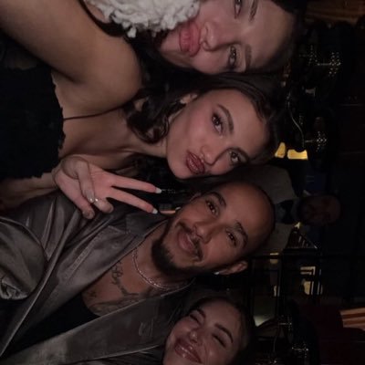 essie448372's profile picture. bored