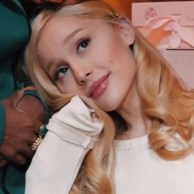 ordinaryaura's profile picture. eu sou uma embalagem