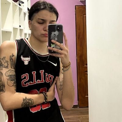 LopeezCaroo's profile picture. no me destruyas, siento el dolor.       ig: caroo_lopeez