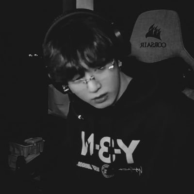 milke7void's profile picture. 1998