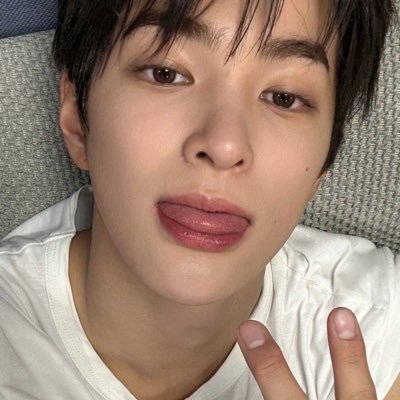 signxkeonho's profile picture. 