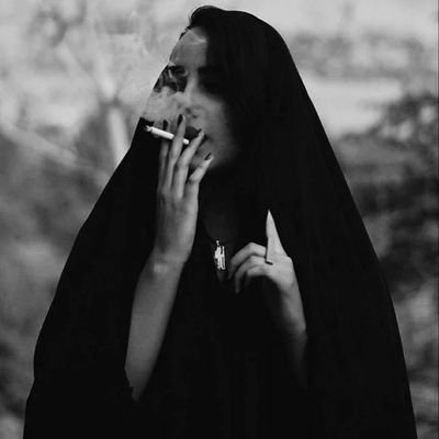 ljrmyh162155's profile picture. مازالت تؤنسني مقولة الرافعي:
يجعلُ الله الهموم مُقدّماتٍ لنعم مخبوءة. 💛💌