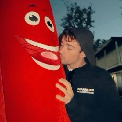 keyagaze's profile picture. — artist, comics, motorsport, and wrestling 
WRESTLING IS REAL
Club Penguin Lo-Fi Project: @phoenixqueencp

#FreeSchlep
backend