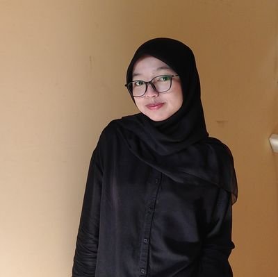 rohmatulizzaa's profile picture. 𓍯 personal care enthusiast, i review a lot • DM for collab / partnership ೀ⋆ | 🔍 #izzareviews