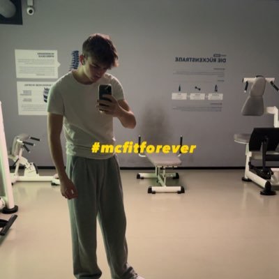 STRGmikaa's profile picture. 18 • rblx dev DM for business inquiries ✝️ Colossians 1:15