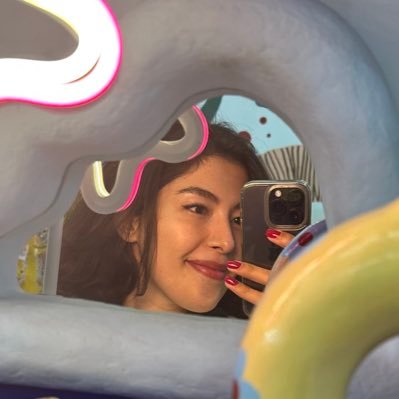 ravanshenastori's profile picture. Queer feminist 🏳️‍🌈 | Licensed psychotherapist | 28 | Swimming through thoughts and water