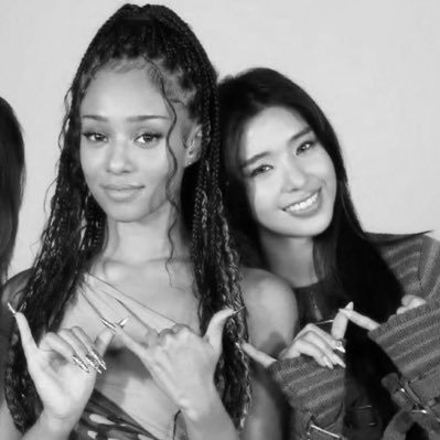 TheAliaLink's profile picture. Bi, autistic, aspiring author, metalhead, very very multi fandom, free Palestine & f*ck Trump, second/backup acc @thealialink2