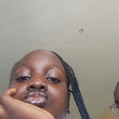 Jom1lojuu's profile picture. Pretty mind, messy opinions.