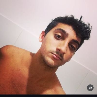 zm4thusk1LLz_'s profile picture. 