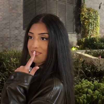 leezaisonline's profile picture. 