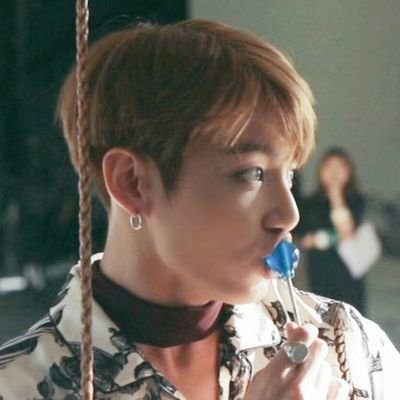 luc1ernagas's profile picture. ⠀  tomando tereré con @BTS_twt