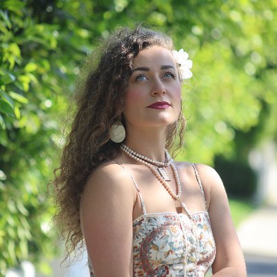 AnaKalihealer's profile picture. Independent #singersongwriter, pouring my unfiltered soul into songs and channeled singing that heals people.
