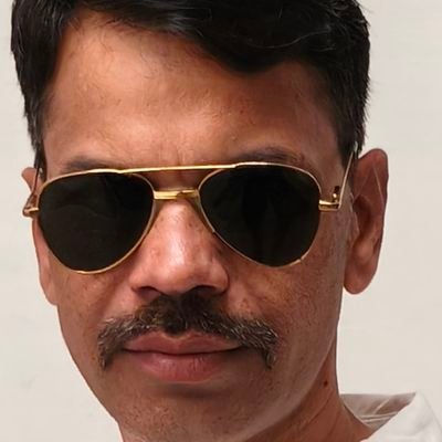 Mahaveer667vai1's profile picture. हाथ को तेल के डिब्बे में कोहनी तक डालो, 
फिर उसी हाथ को तिल की बोरी में डालो, 
जितने तिल हाथ से चिपके उतनी बार भी मुस्लिम कसम खाये, 
तो भी उनका भरोसा मत करना।