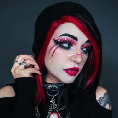 willowitcher's profile picture. ☥ Your Friendly Neighborhood Vampire ☥ Destroyer of Worlds, Nap Enthusiast 🌙 Streamer with GPTV