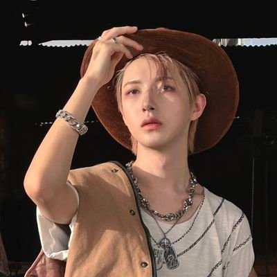 yellowwoodland's profile picture. renf