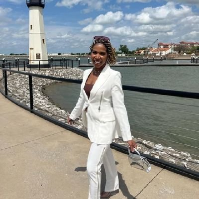 RebeccaDan8745's profile picture. 💻I Helping ordinary people make money online 
💰| How to go from $0 to $10k a month.
DM to get started