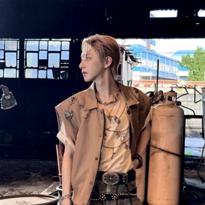 TYRJXJNCT's profile picture. ผู้ใช้รายนี้รักหนุ่มตี๋นาม หวงเหรินจวิ้น แล้วก็ยังรักหนุ่มหน้าคมนาม ลีแทยง ด้วยทั้งหมดของหัวใจเช่นกัน.🫶🏻 fan account 🌹🦊✨