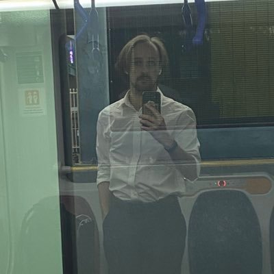 luk_eyboii's profile picture. 言語学の専攻の大学生・オーストラリア人・いつも好奇心のようになりたい