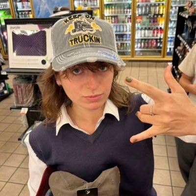 sheepandstuf's profile picture. 17 year old trash songwriter tweeting both music and needless personal anecdotes which pertain to whatever the hell “life” is