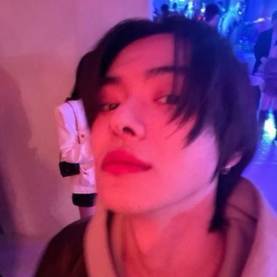 badtzleoz's profile picture. for ald1 leader @_leo0o0o