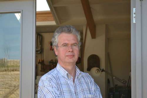 Offering woodturning experience days see https://t.co/dG4SijJ27S Also sign carving & sculpture. You can follow my ups & downs here.