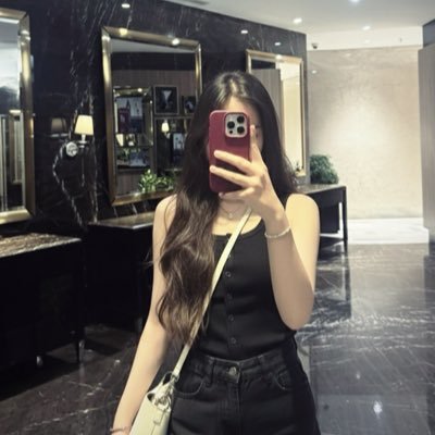 abbycidy's profile picture. i love red