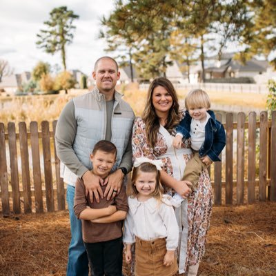 PatEzell10's profile picture. Follower of Jesus| Husband| Father| Army Vet | Tight Ends Coach @ Clinton High School