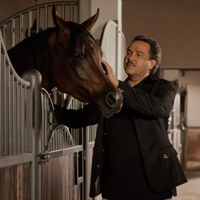 x_una5's profile picture. 