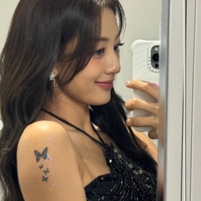 erraticdiariess's profile picture. literally “erratic diaries”⛓️ read my top highlight thread and my location.