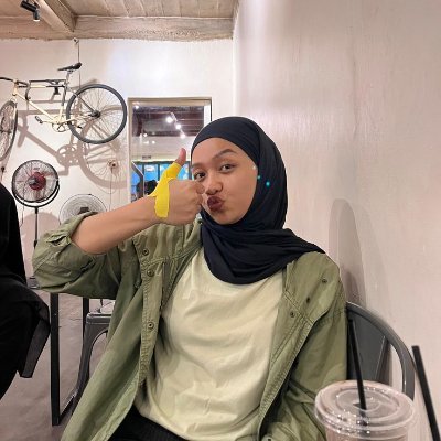 ARatih15471's profile picture. 