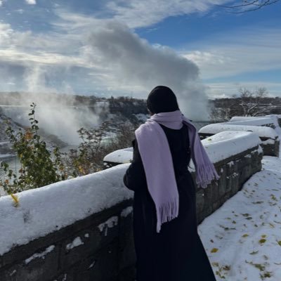 Claws_byzee's profile picture. Linguist | Nail Tech💅🏾|