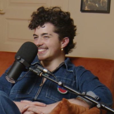 savannahouhnana's profile picture. tranny révolutionnaire, journaliste pour la section genre et sexualités @revpermanente @pain_et_roses