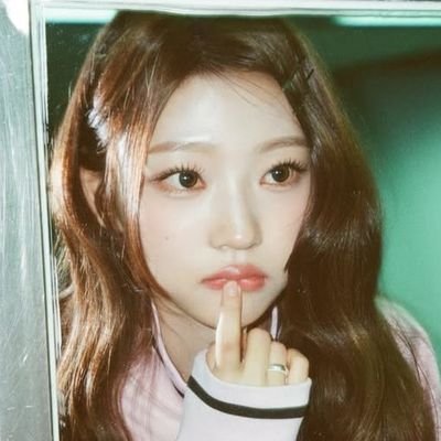 sikcsho's profile picture. “‥Karya Sang Puan, 2/4‥” 𖤓 ᣞ Di kardia ratri berchandra, ia melangkah bagai bendara para Betari, hening namun berdaya⸺tiupan darśana diantara dedaunan aruna.