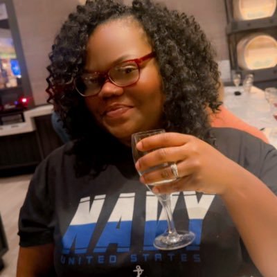 AngieTooClassy's profile picture. Navy Wife ⚓️