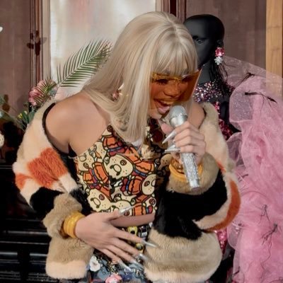 blondikhi's profile picture. 