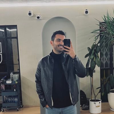 mojiley's profile picture. دانشمند، تاریخ‌دان، شوهر متریال.