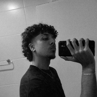 yosorafa's profile picture. falo merda quando lembro q tenho twitter
💨