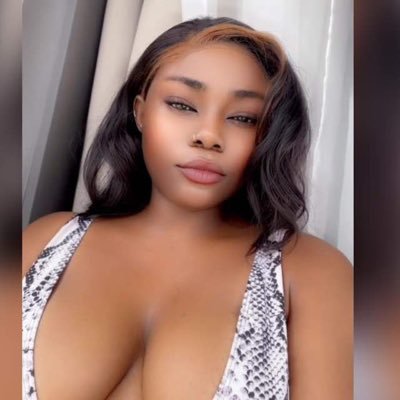 __akuaa's profile picture. doin’ it my way .🍯