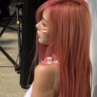 mirastrap's profile picture. lesbian beabadoobee who’s a himejoshi and likes rumira and acheswan