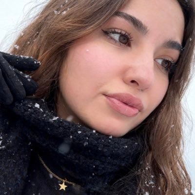 EsraAscii's profile picture. 